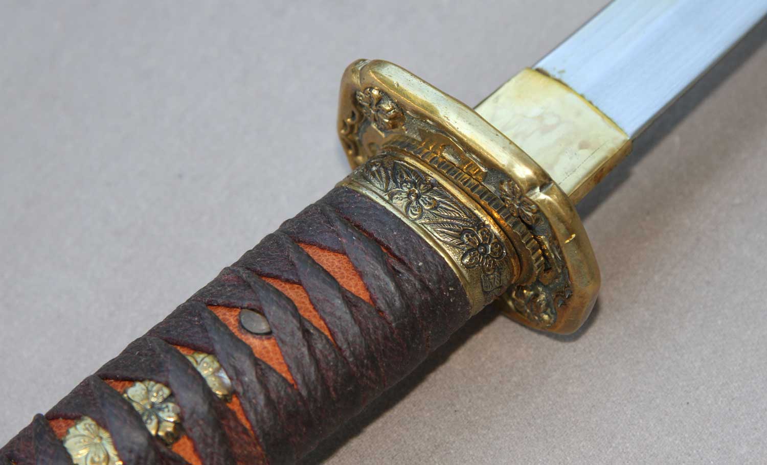 Japanese, Officer's Shin-gunto Sword - Click Image to Close