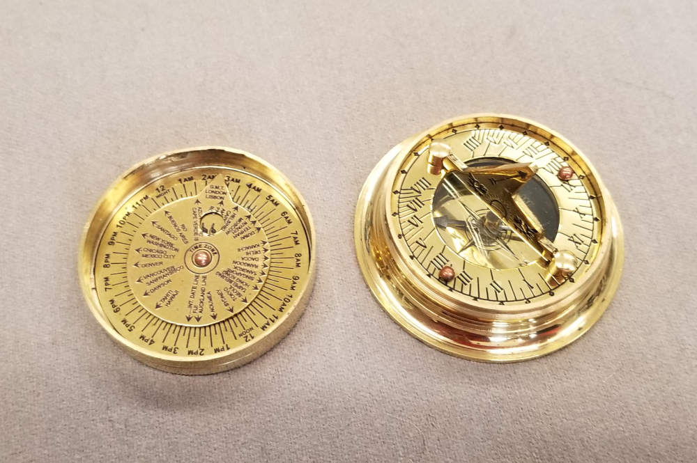 Folding Sundial Compass with Cover - Click Image to Close